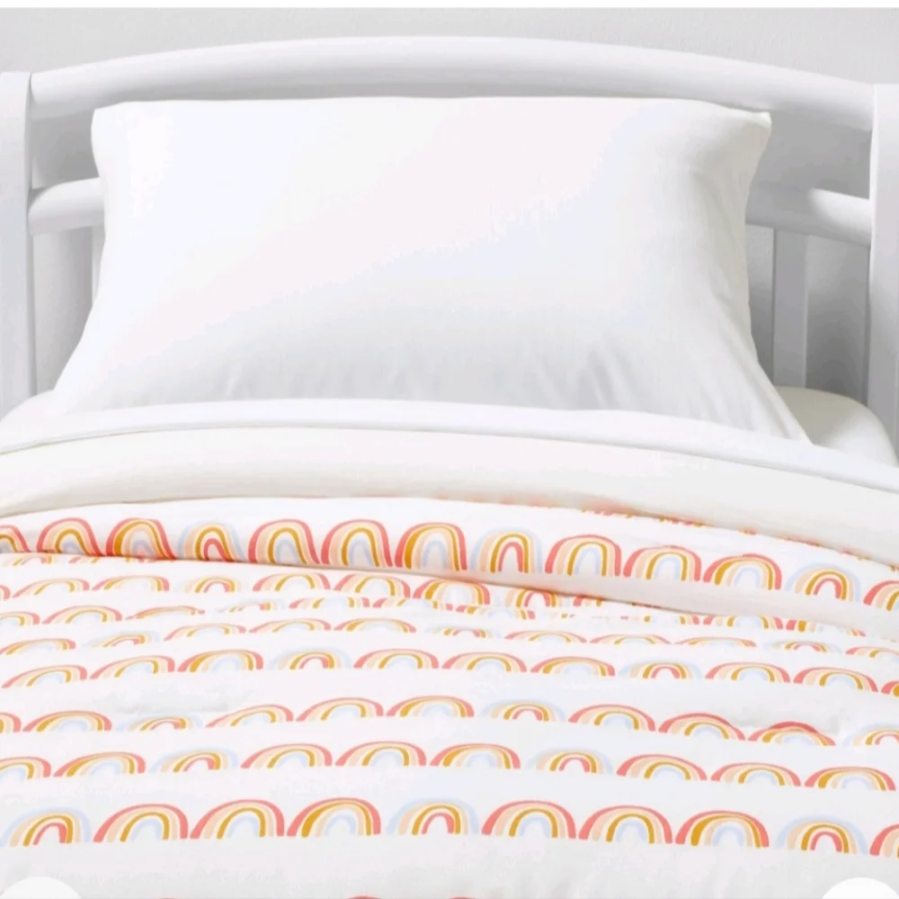 Pillowfort Toddler Rainbow Scallop Cotton Kids'Comforter